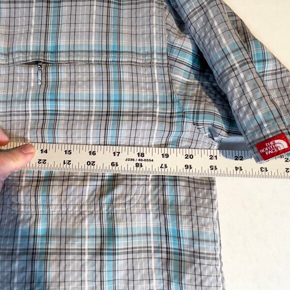The North Face Button Shirt Men's Medium Zip Pocket "Seersucker-like" Grey Blue - Picture 9 of 13